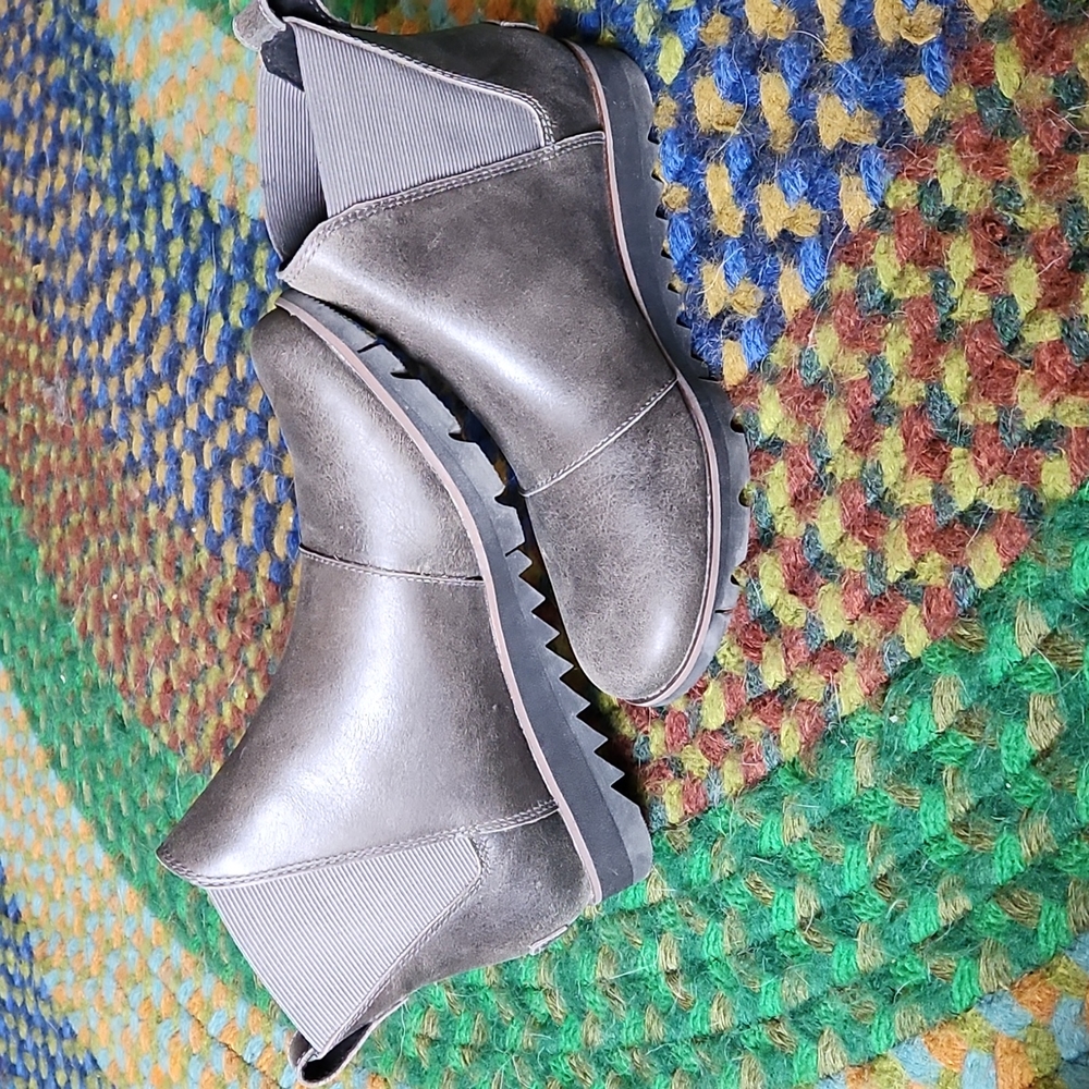Sorel Ainsley Chelsea boots grey 7.5